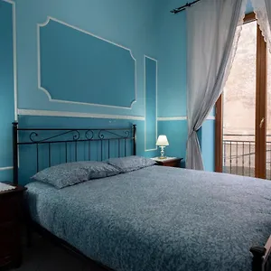Spaccanapoli Naples